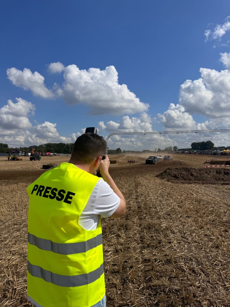 Phil-Kevin Lux-Hillebrecht bei der Arbeit vor Ort